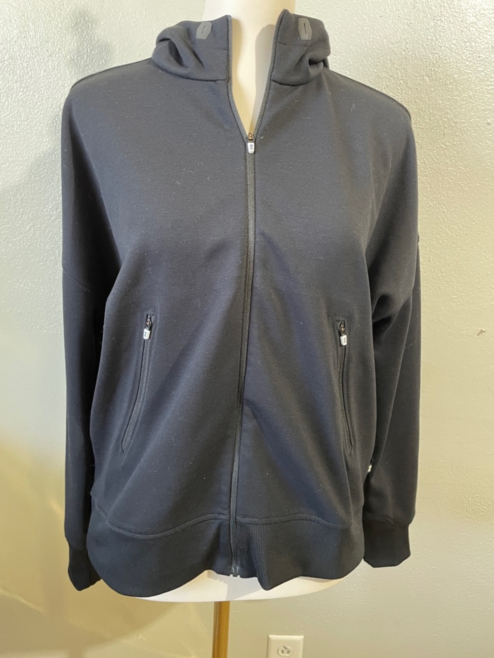 On Running Run On Clouds Zip Hoodie Black Jacket Small Athletic Performance Gym